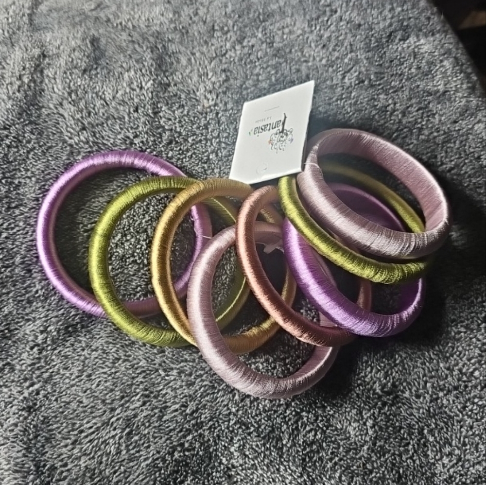 Fantasia La Moda Multi Colored Fashion Bracelet Costume Jewelry Bangles 8 Pieces